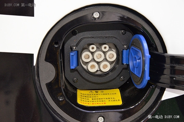 第一电动首家探店 知豆D2北京售4.98万 - 第一电动网