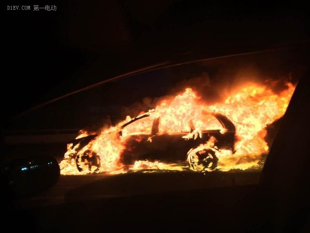 视频 | 小心!新能源汽车这么充电太容易着火