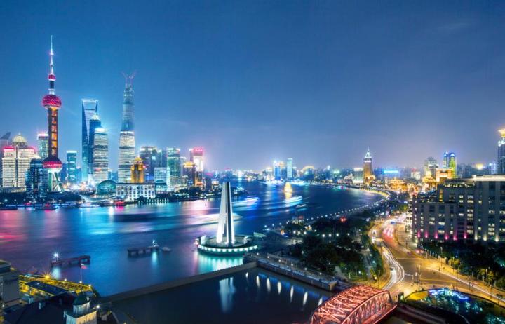 外滩边的西洋景,东方明珠,经贸大厦,上海环球经济中心,国际化大都市