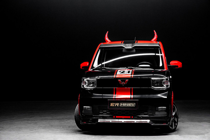 宏光五菱mini ev,宏光五菱mini ev敞篷 牛年最牛车型?五菱宏光mini ev牛年纪念款亮相