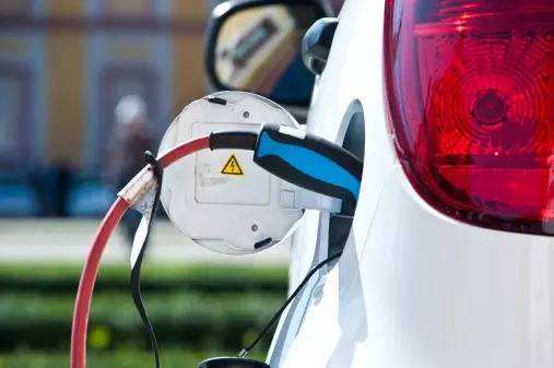 Плата за услугу зарядки электромобилей в Харбине составляет до 0,54 юаня за киловатт-час.