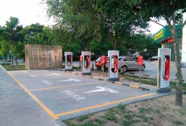 特斯拉2018年計劃新增1000個充電樁