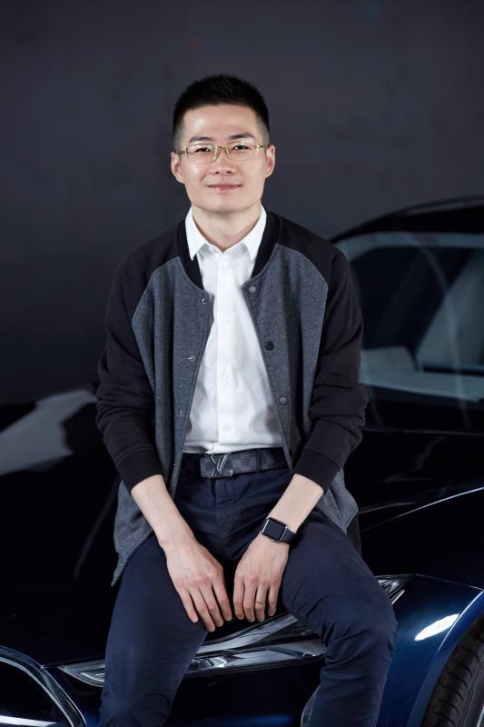 百转千回,2016 年初卫俊正式投资并加入游侠汽车,担任董事长.