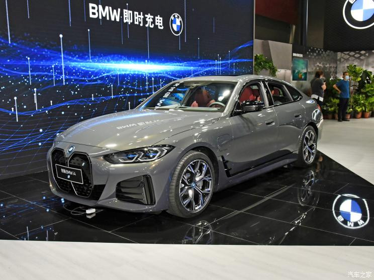 宝马i4并没有延续i系列其他产品的夸张设计风格,而是与新一代4系gran