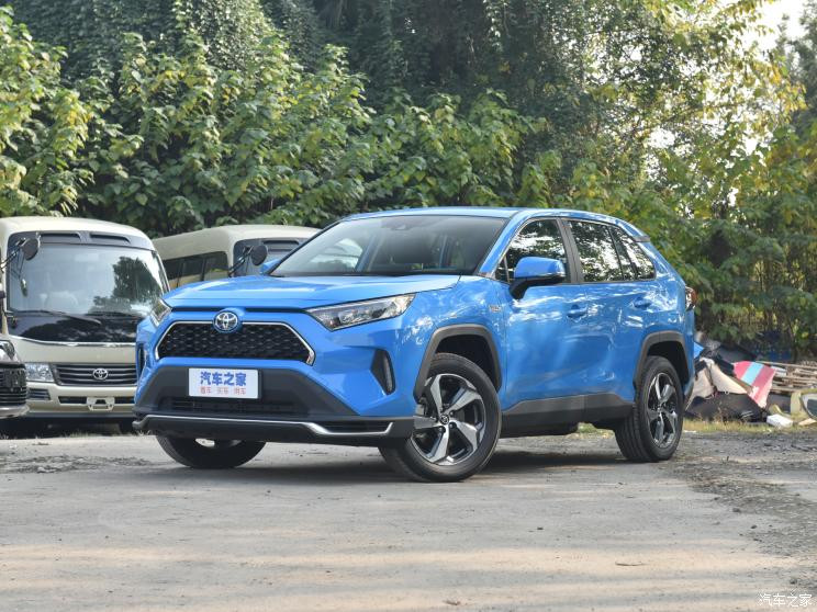 rav4荣放双擎e 是rav4荣放的插电式混合动力车型,是一汽丰田于2021年4