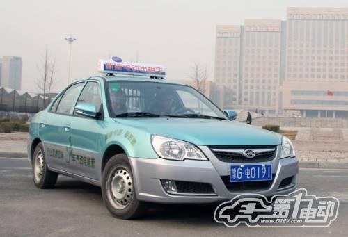 新乡"底盘换电"纯电动出租车