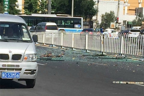 北京569路电动公交车突然爆炸 为北汽福田电动公交车