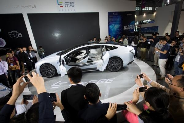 LeSEE概念車成數(shù)博會(huì)焦點(diǎn) 貴州省委書記欲親身體驗(yàn)