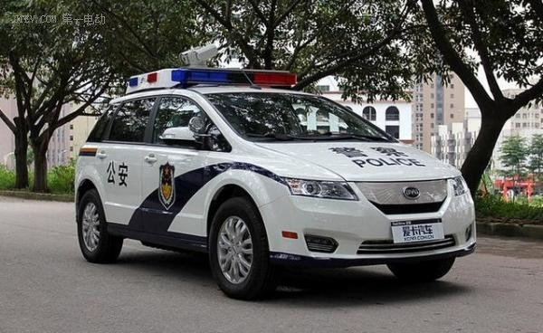 E6警車