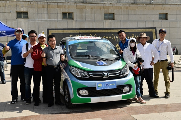 天生愛極限，環(huán)青海湖電動汽車特技表演