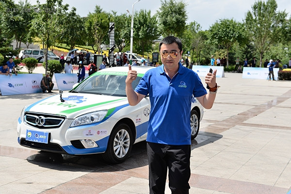 天生愛極限，環(huán)青海湖電動汽車特技表演