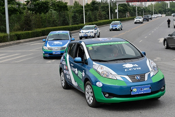 奧運(yùn)明星助陣發(fā)車，環(huán)青海湖電動(dòng)汽車挑戰(zhàn)賽踏上征途