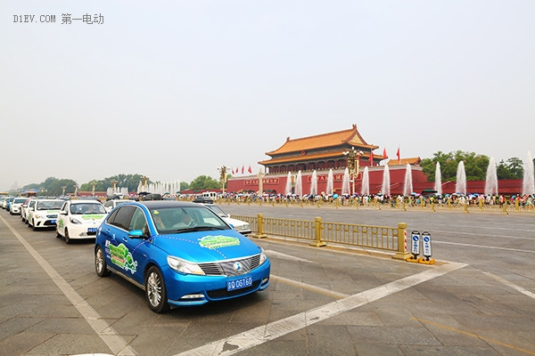 新能源汽車京城大巡游 倡導(dǎo)低碳出行綠色生活