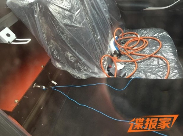 或年內(nèi)發(fā)布 眾泰Z300電動(dòng)版測(cè)試車(chē)曝光