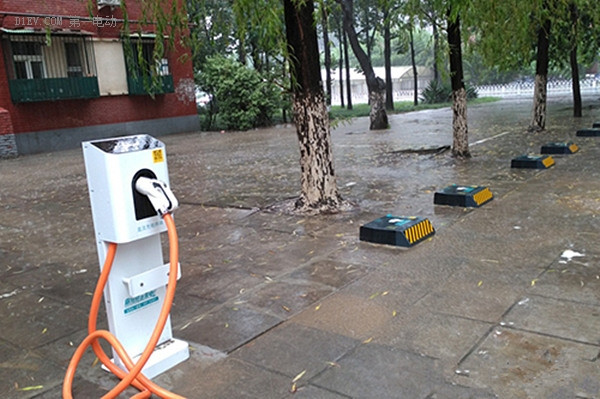 北汽特來電投建人民大學(xué)首批36個(gè)充電樁 特來電累計(jì)建樁超5.5萬個(gè)