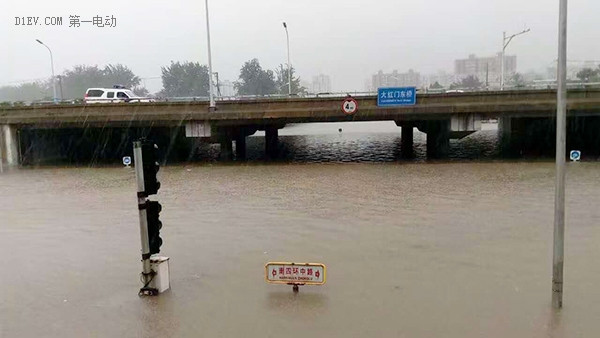 独家数据 | 暴雨天气特来电依然充电正常 附雨天充电桩使用指南