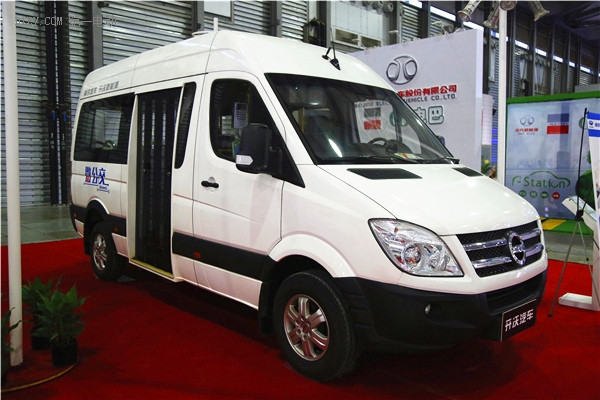 南京金龍開沃重磅車型亮相第二屆全球新能源汽汽車大會(上海)交易展