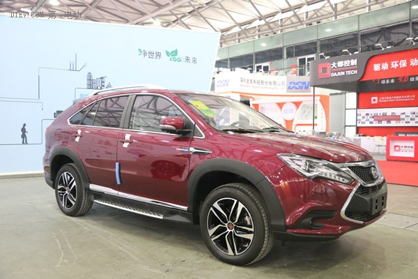人氣不減 比亞迪秦/唐亮相新能源汽車上海交易展