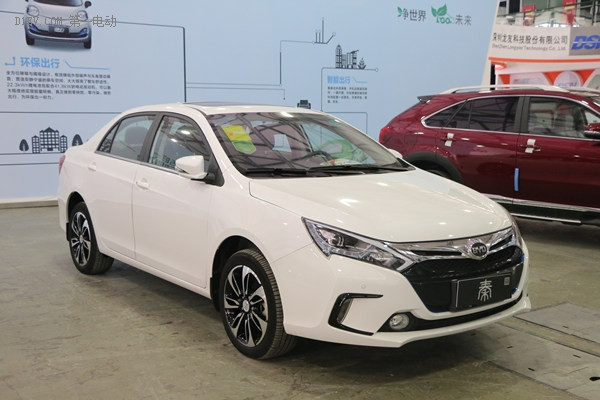 人氣不減 比亞迪秦/唐亮相新能源汽車上海交易展