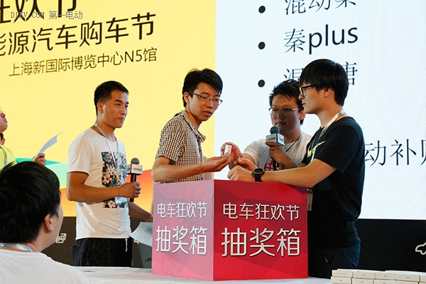 7大品牌齊聚第一電動上海購車節(jié) 簽單現(xiàn)場十分火爆
