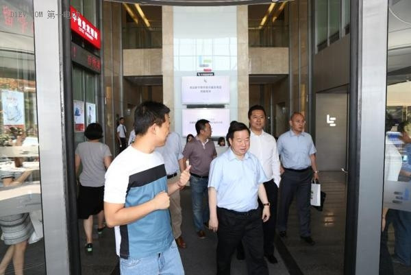 新華聯(lián)5000萬美元參與樂視汽車首輪融資  誰在爭搶進入互聯(lián)網(wǎng)汽車未來門票？