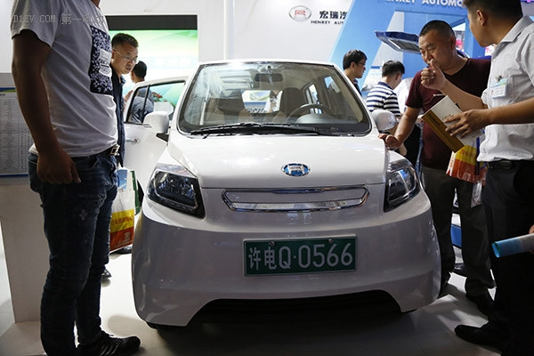 宏瑞攜三款純電動(dòng)微型車亮相濟(jì)南展 戰(zhàn)略車型X1國(guó)內(nèi)首發(fā)