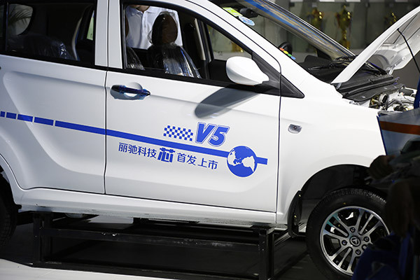 麗馳汽車攜全系車型亮相濟南展 實力出眾引發(fā)圍觀