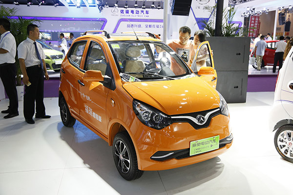 麗馳汽車攜全系車型亮相濟南展 實力出眾引發(fā)圍觀
