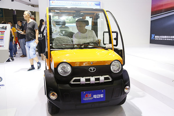 外觀時尚品質(zhì)考究 大陽電動車亮相濟南展