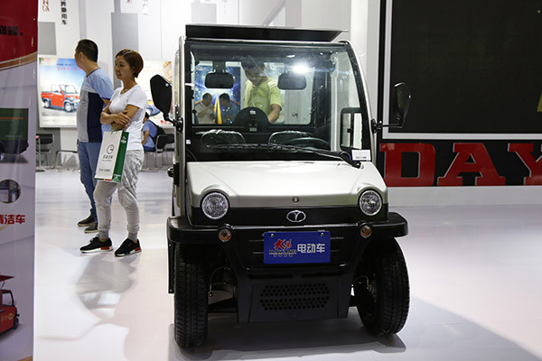 外觀時尚品質(zhì)考究 大陽電動車亮相濟南展