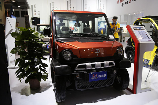 外觀時尚品質(zhì)考究 大陽電動車亮相濟南展