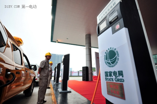 河南累计推广新能源汽车1.5万辆 2020年将新建充电桩10万个