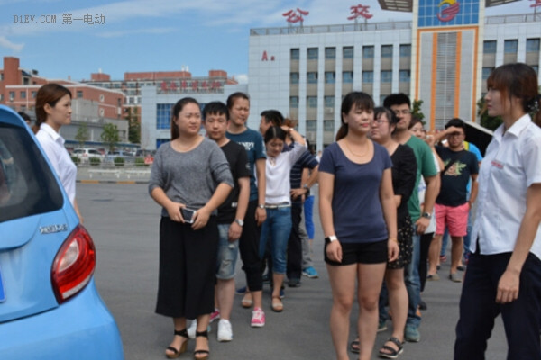知豆純電動(dòng)汽車與北京公交駕校達(dá)成戰(zhàn)略合作