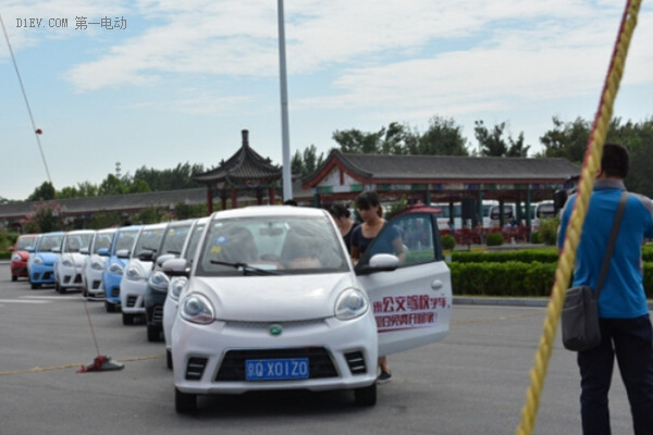 知豆純電動(dòng)汽車與北京公交駕校達(dá)成戰(zhàn)略合作