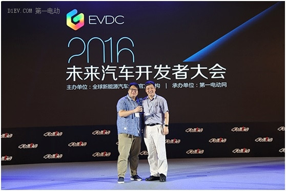 上海大郡动力控制技术有限公司总经理徐性怡担任开发者大会颁奖嘉宾