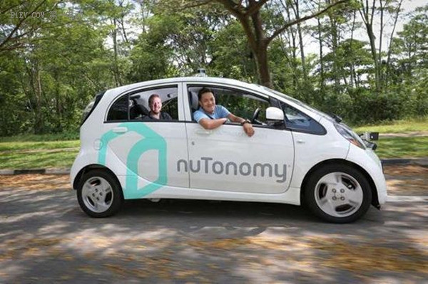 世界首個無人駕駛電動出租車亮相新加坡 開始營運載客
