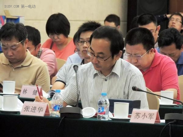 落定技術(shù)路線 節(jié)能與新能源汽車技術(shù)路線圖終評(píng)會(huì)在京召開