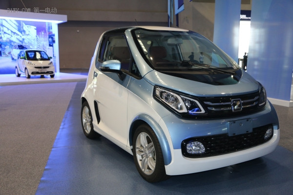 眾泰E200