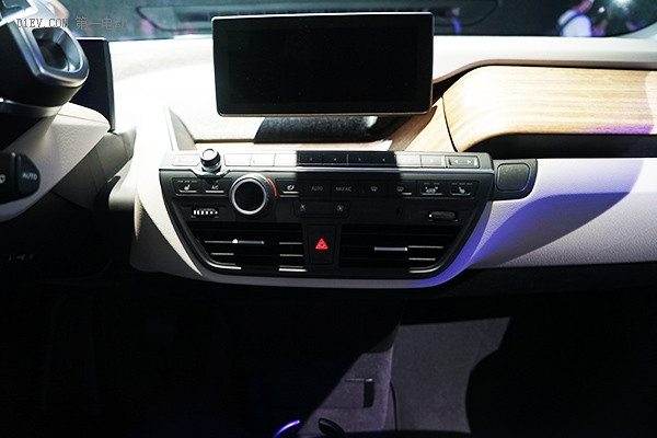 宝马i3升级款国内正式上市 增程版续航里程可达330公里