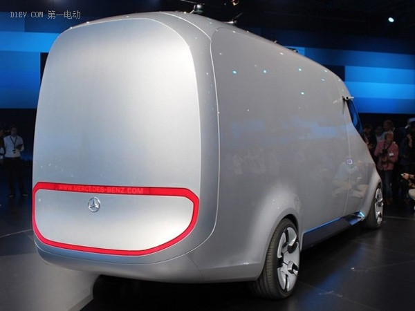 各种黑科技集于一身 奔驰发布Vision Van电动物流概念车