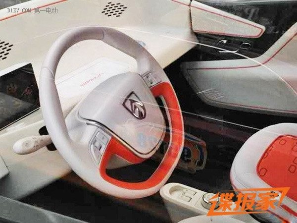 內(nèi)外細(xì)節(jié)調(diào)整 寶駿E100最新實(shí)車圖曝光