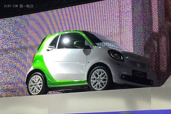2016巴黎車展探館：smart fortwo EV版實車亮相