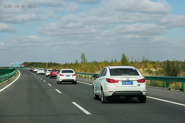 哥們兒夠厲害 北汽EU260老車主350km刷新最大續(xù)航記錄