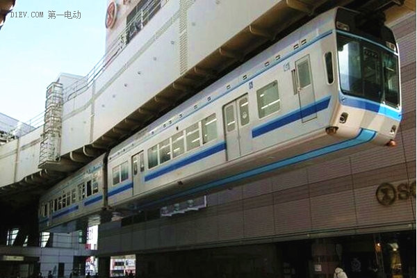 我國首列新能源懸掛式空中列車成功掛線 
