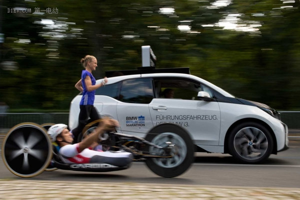 纯电动BMW i3为柏林马拉松官方指定用车