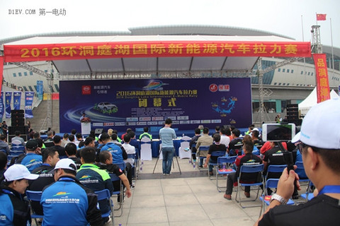 众泰云100S加冕环洞庭湖国际新能源拉力赛冠军 为湘籍奥运冠军赠车