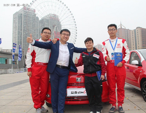 众泰云100S加冕环洞庭湖国际新能源拉力赛冠军 为湘籍奥运冠军赠车