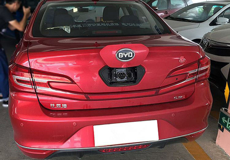 比亞迪秦100實(shí)車(chē)圖片 內(nèi)外質(zhì)感大提升/配中控液晶大屏
