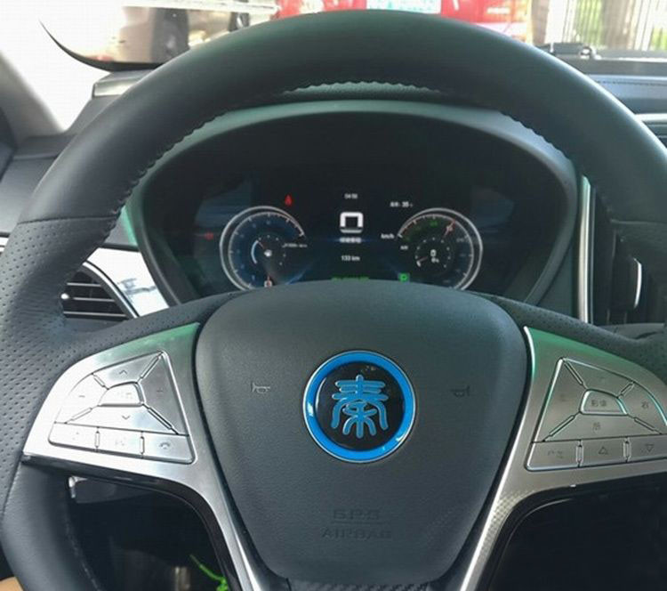 比亞迪秦100實(shí)車(chē)圖片 內(nèi)外質(zhì)感大提升/配中控液晶大屏