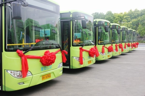 300輛新能源公交車交付淮安 金龍客車創(chuàng)江蘇最大訂單